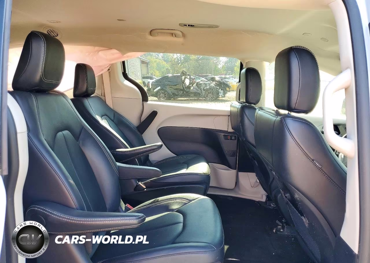 2024 Chrysler Pacifica Hybrid Select VIN:2C4RC1S75RR150316 - 11