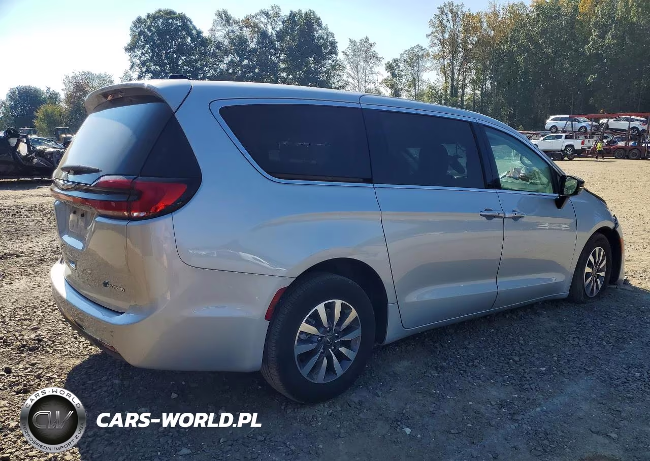 2024 Chrysler Pacifica Hybrid Select VIN:2C4RC1S75RR150316 - 3