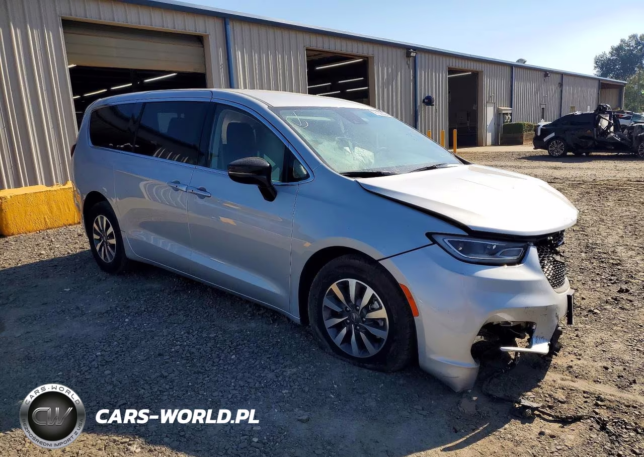 2024 Chrysler Pacifica Hybrid Select VIN:2C4RC1S75RR150316 - 4