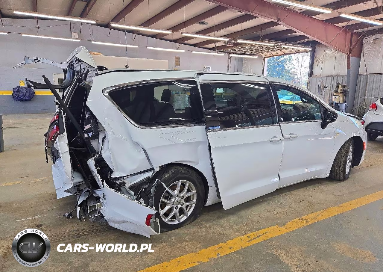 2025 Chrysler Pacifica Select VIN:2C4RC1BG7SR517125 - 3