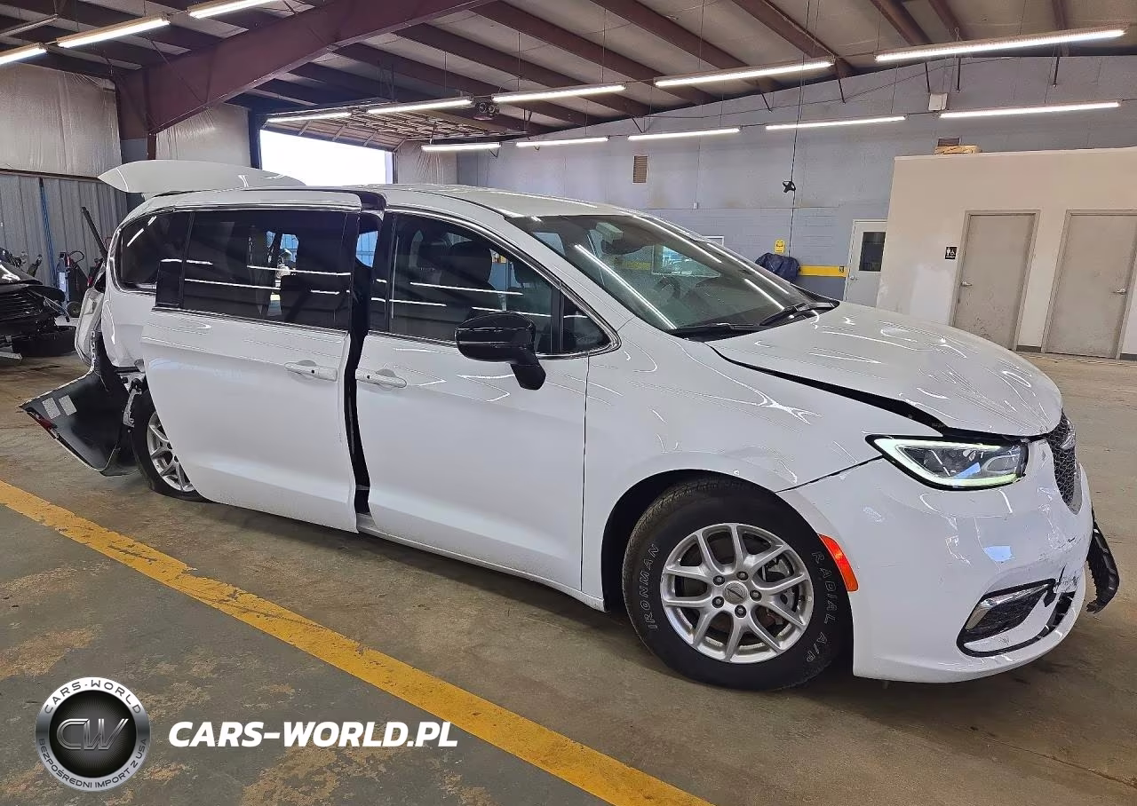 2025 Chrysler Pacifica Select VIN:2C4RC1BG7SR517125 - 4