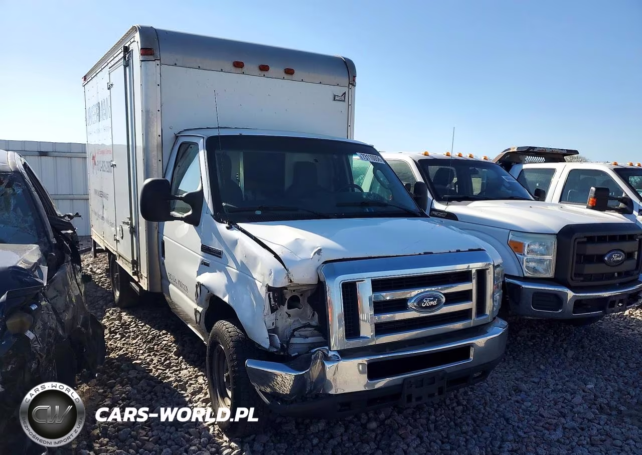 2009 Ford Econoline E350 Super Duty Cutaway Van VIN:1FDSE35L49DA88485 - 4