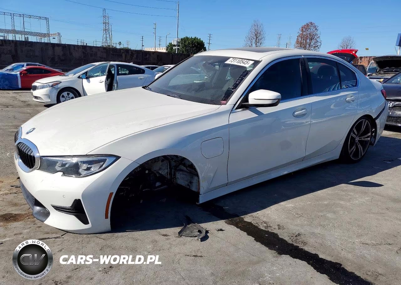 2021 BMW 330Xe