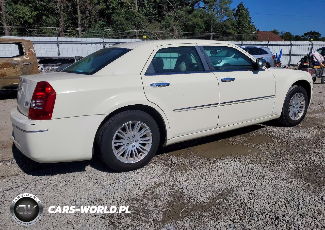2010 Chrysler 300 Touring VIN:2C3CA5CV7AH315586 - 3
