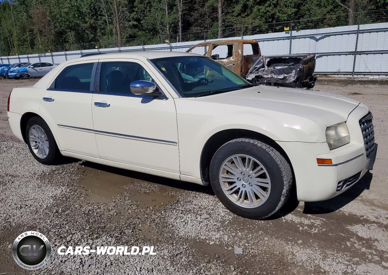 2010 Chrysler 300 Touring VIN:2C3CA5CV7AH315586 - 4