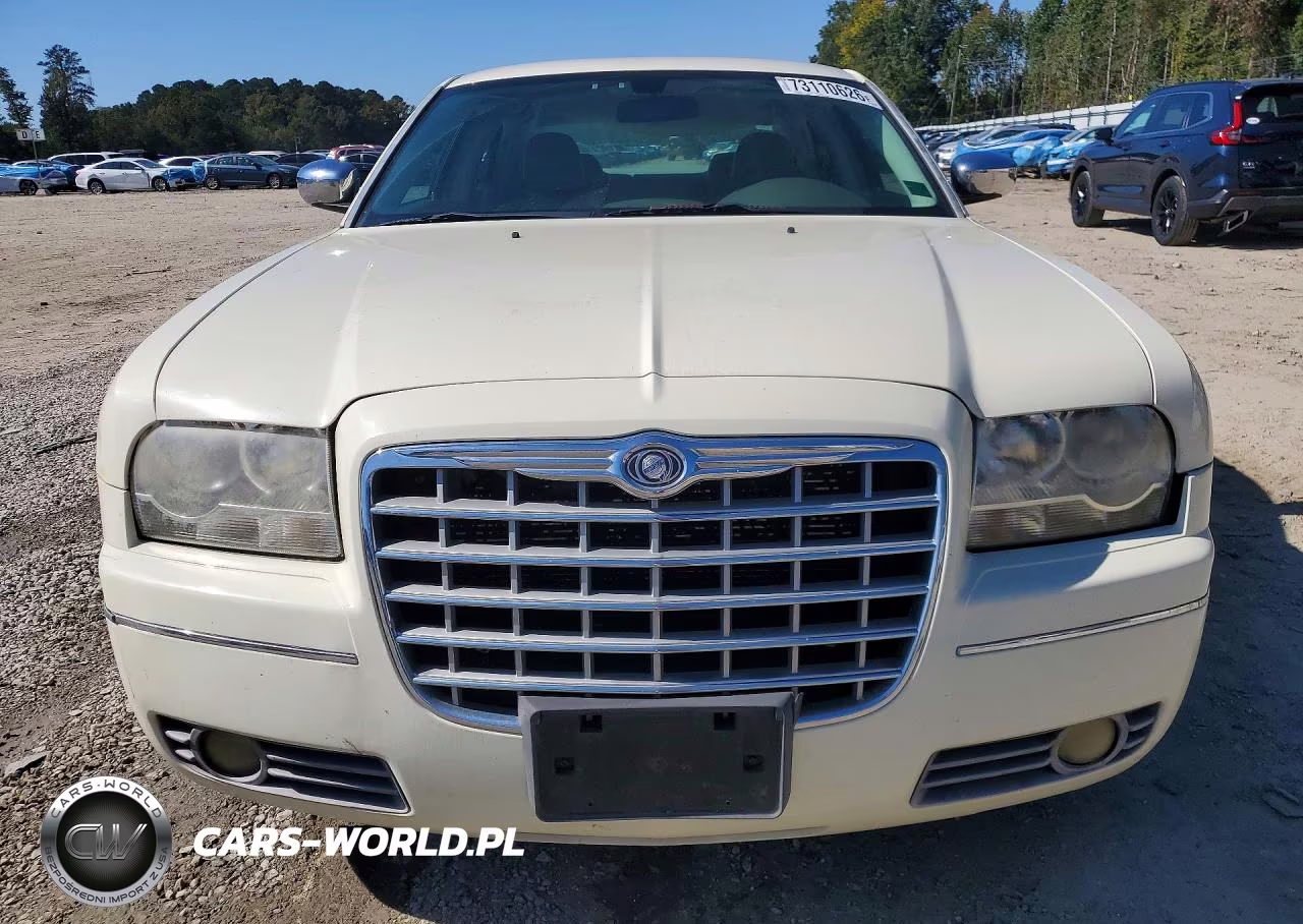 2010 Chrysler 300 Touring VIN:2C3CA5CV7AH315586 - 5
