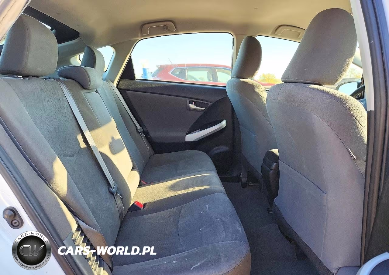 2015 Toyota Prius Two VIN:JTDKN3DU7F1995274 - 10