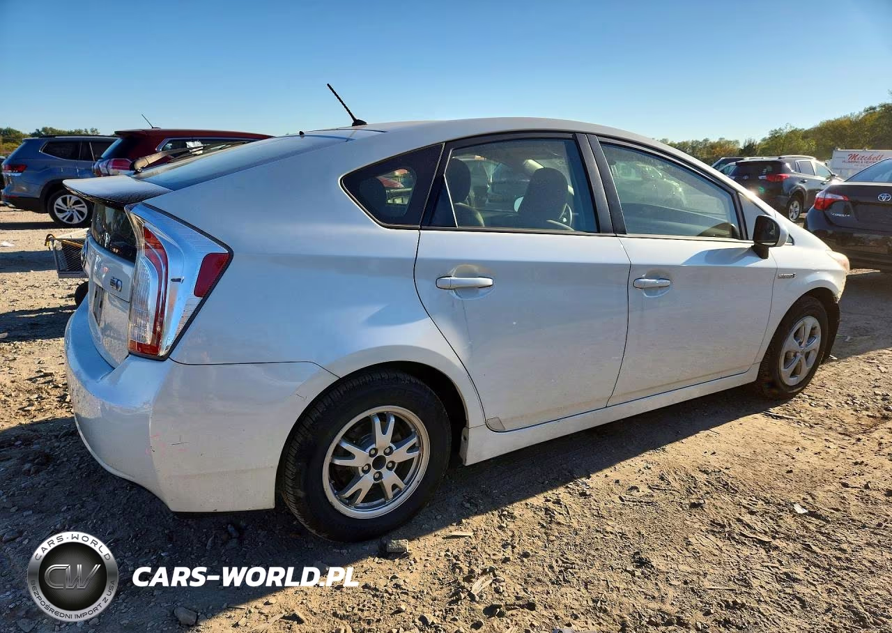 2015 Toyota Prius Two VIN:JTDKN3DU7F1995274 - 3