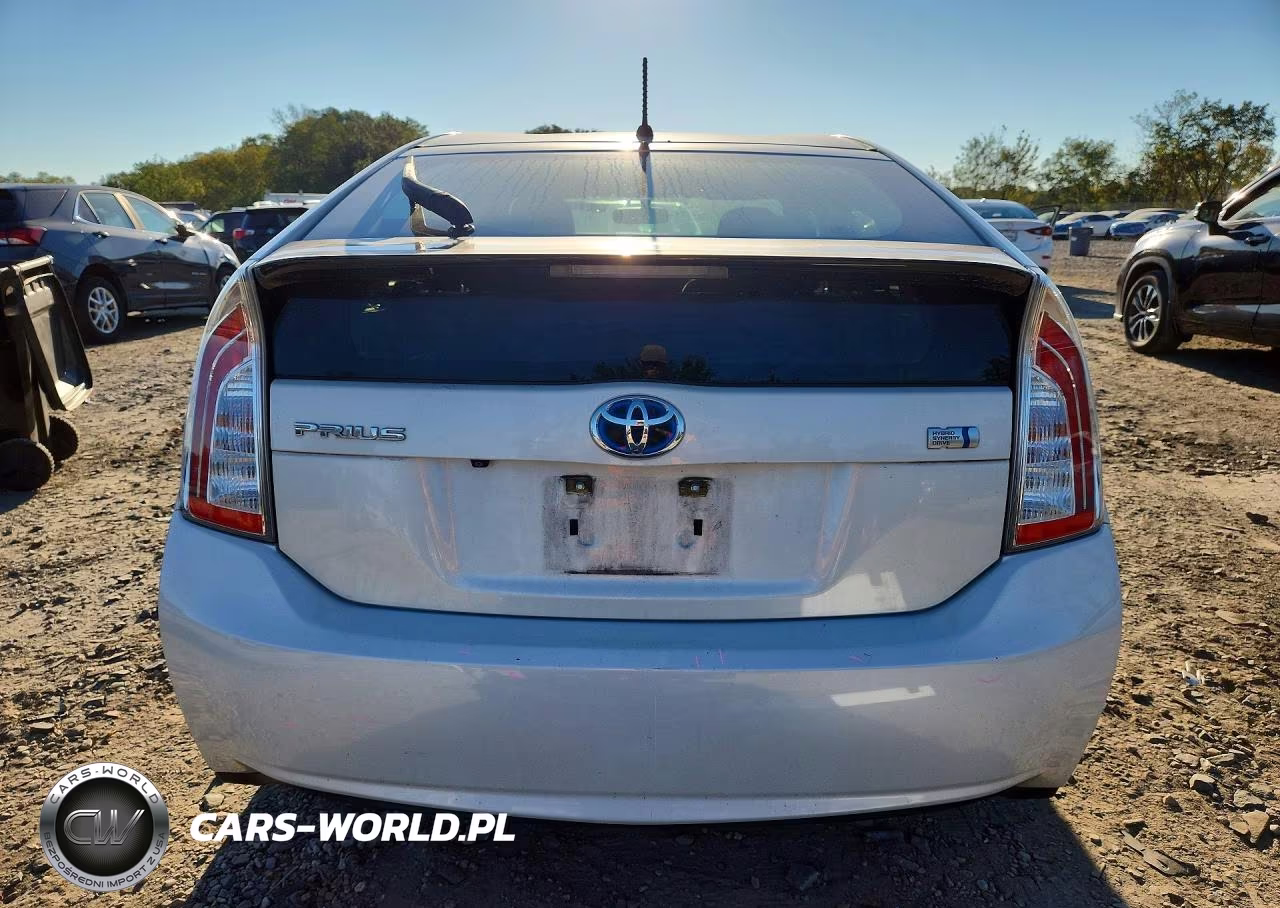 2015 Toyota Prius Two VIN:JTDKN3DU7F1995274 - 6