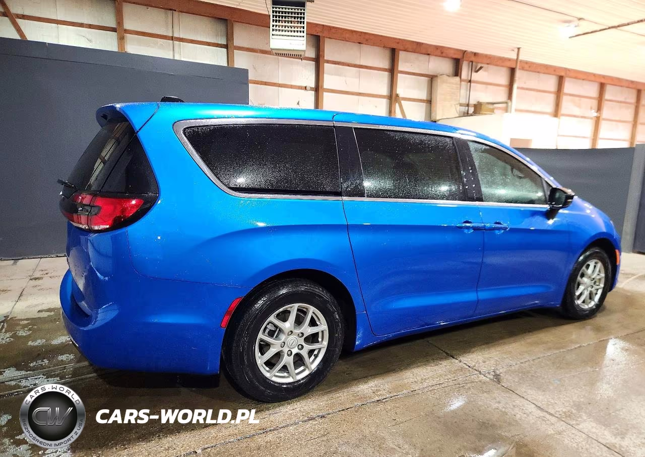 2026 Chrysler Pacifica Select VIN:2C4RC1BG7TR193532 - 3