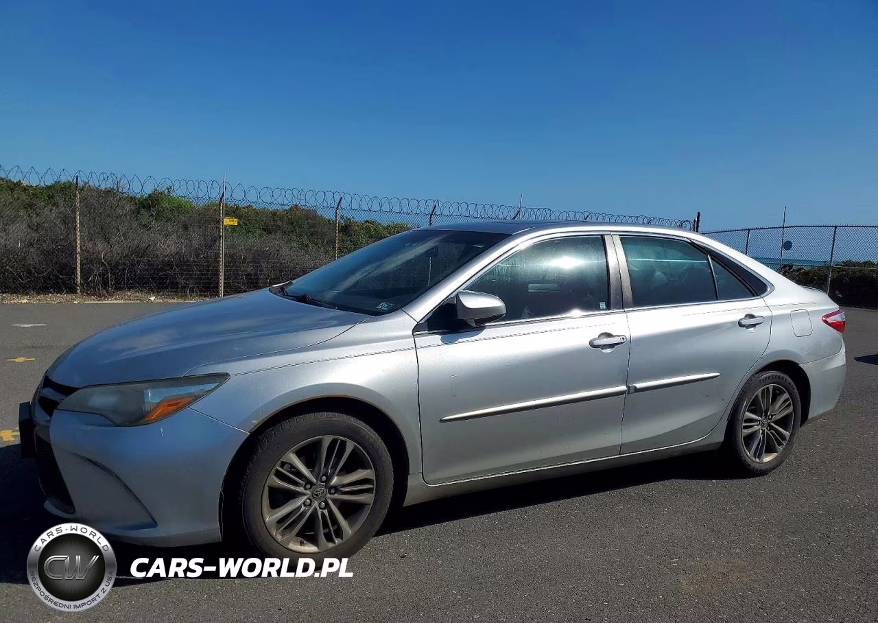 2016 Toyota Camry Le – zdjęcie 1 z 12