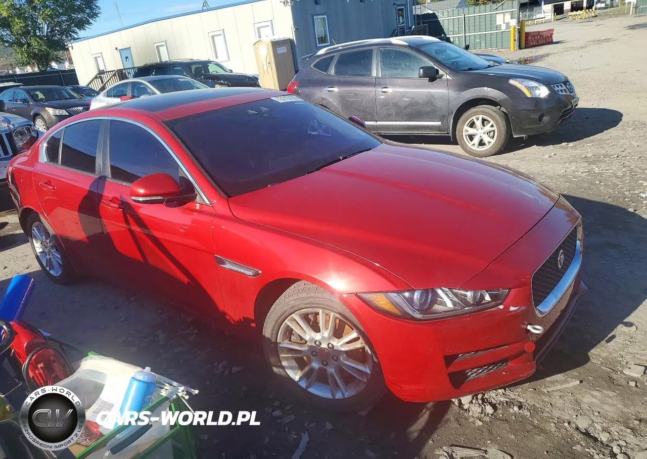 2017 Jaguar Xe Premium VIN:SAJAJ4BN4HA976646 - 4