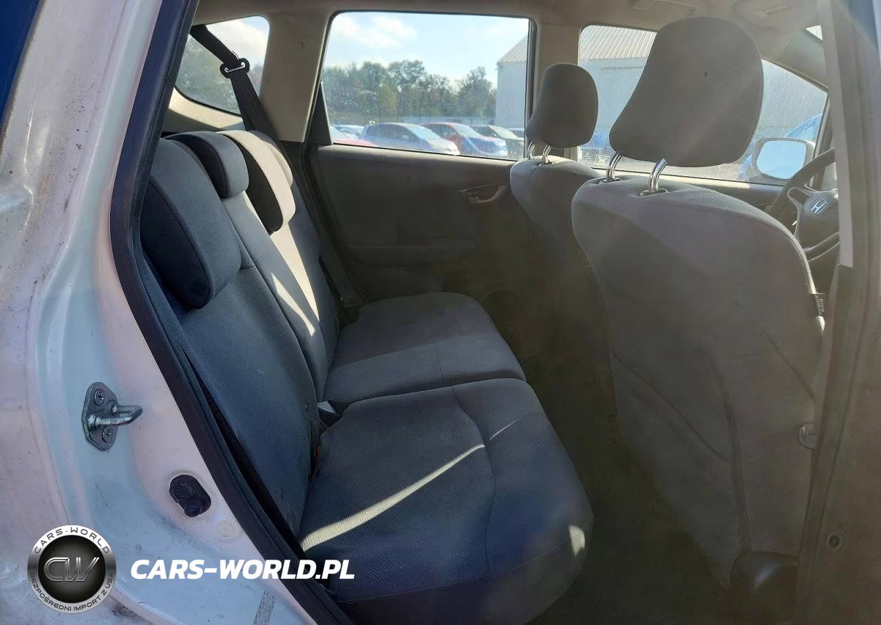 2013 Honda Fit VIN:JHMGE8H35DC080413 - 10