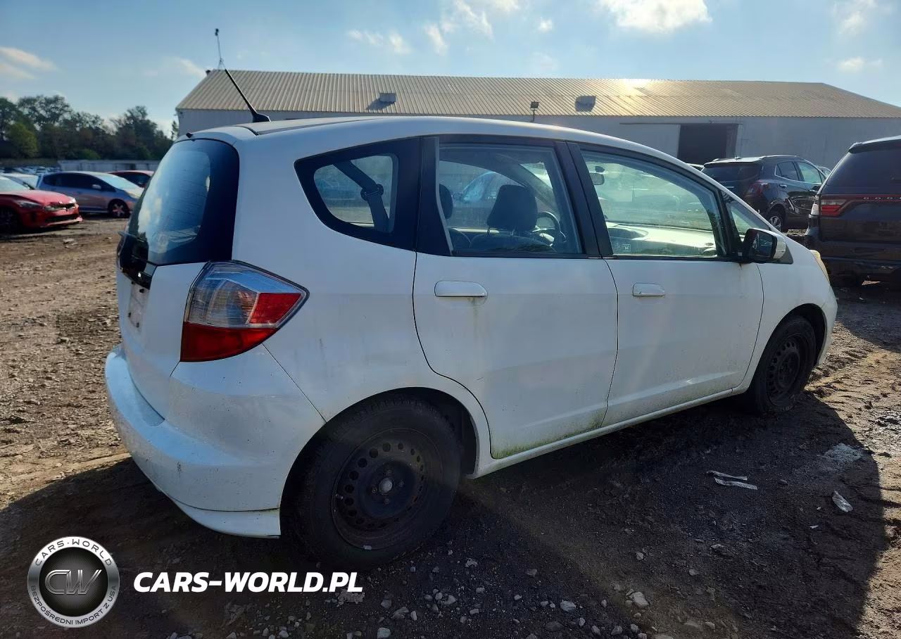 2013 Honda Fit VIN:JHMGE8H35DC080413 - 3
