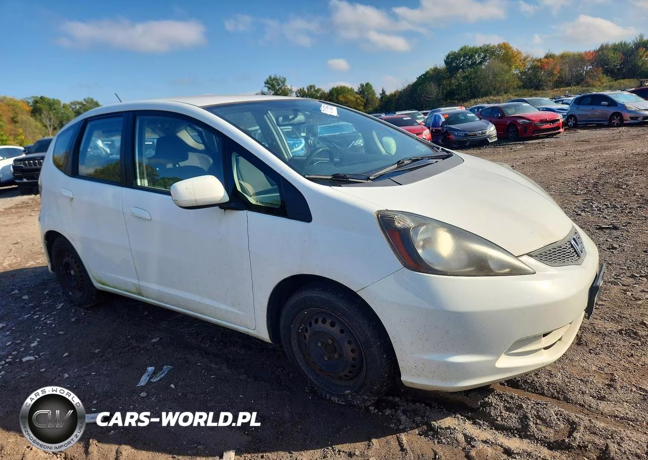 2013 Honda Fit VIN:JHMGE8H35DC080413 - 4