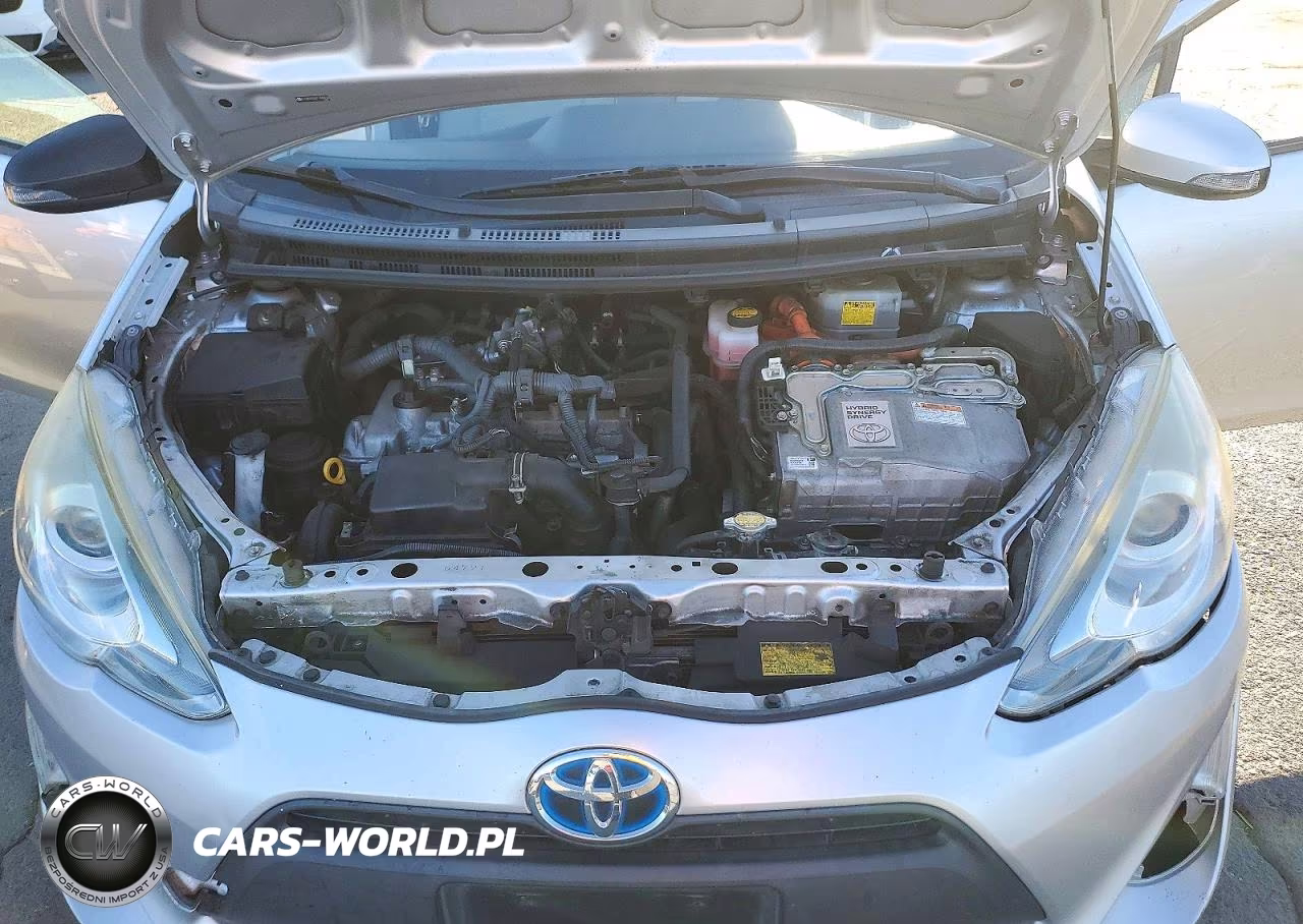 2015 Toyota Prius C One VIN:JTDKDTB32F1584524 - 11