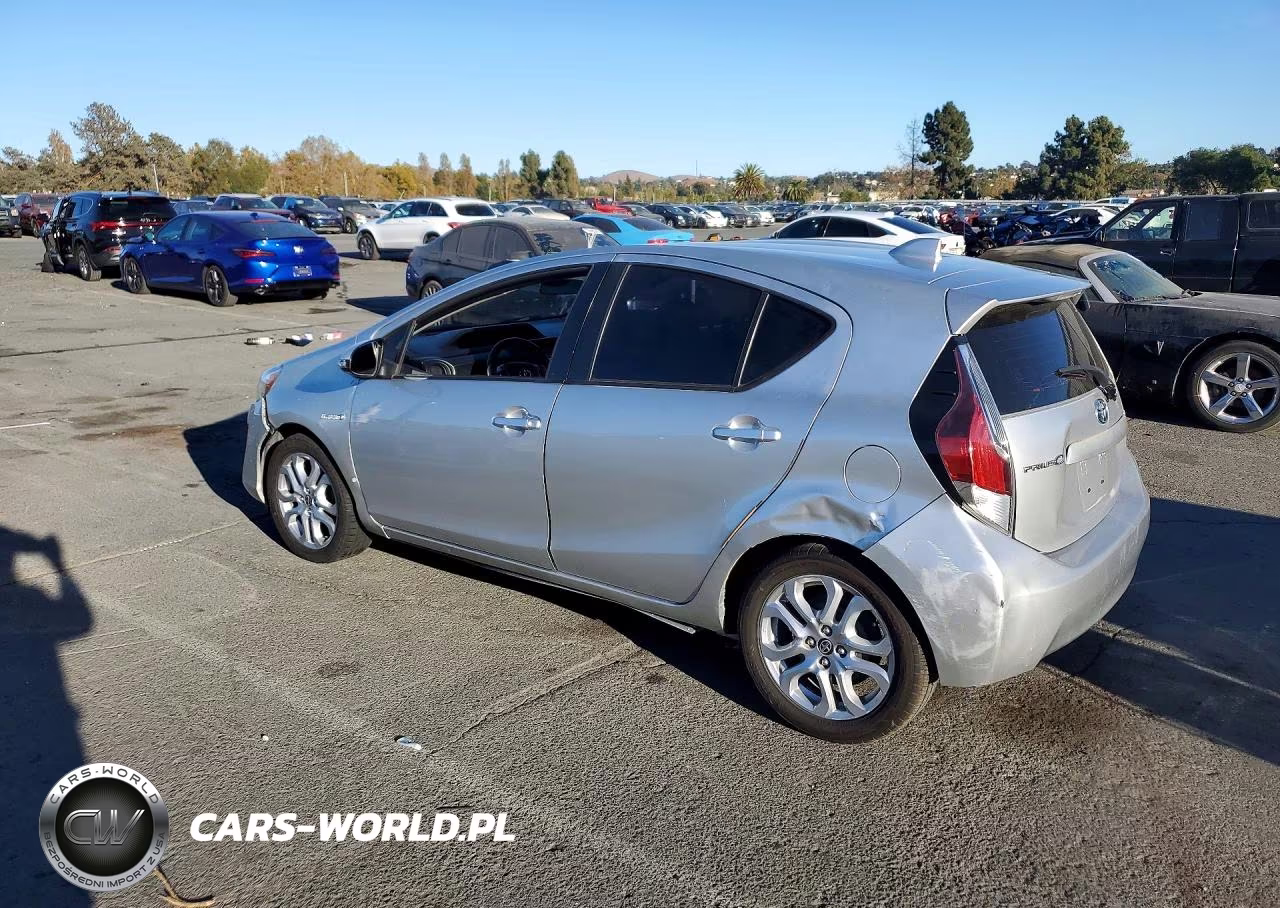 2015 Toyota Prius C One VIN:JTDKDTB32F1584524 - 2