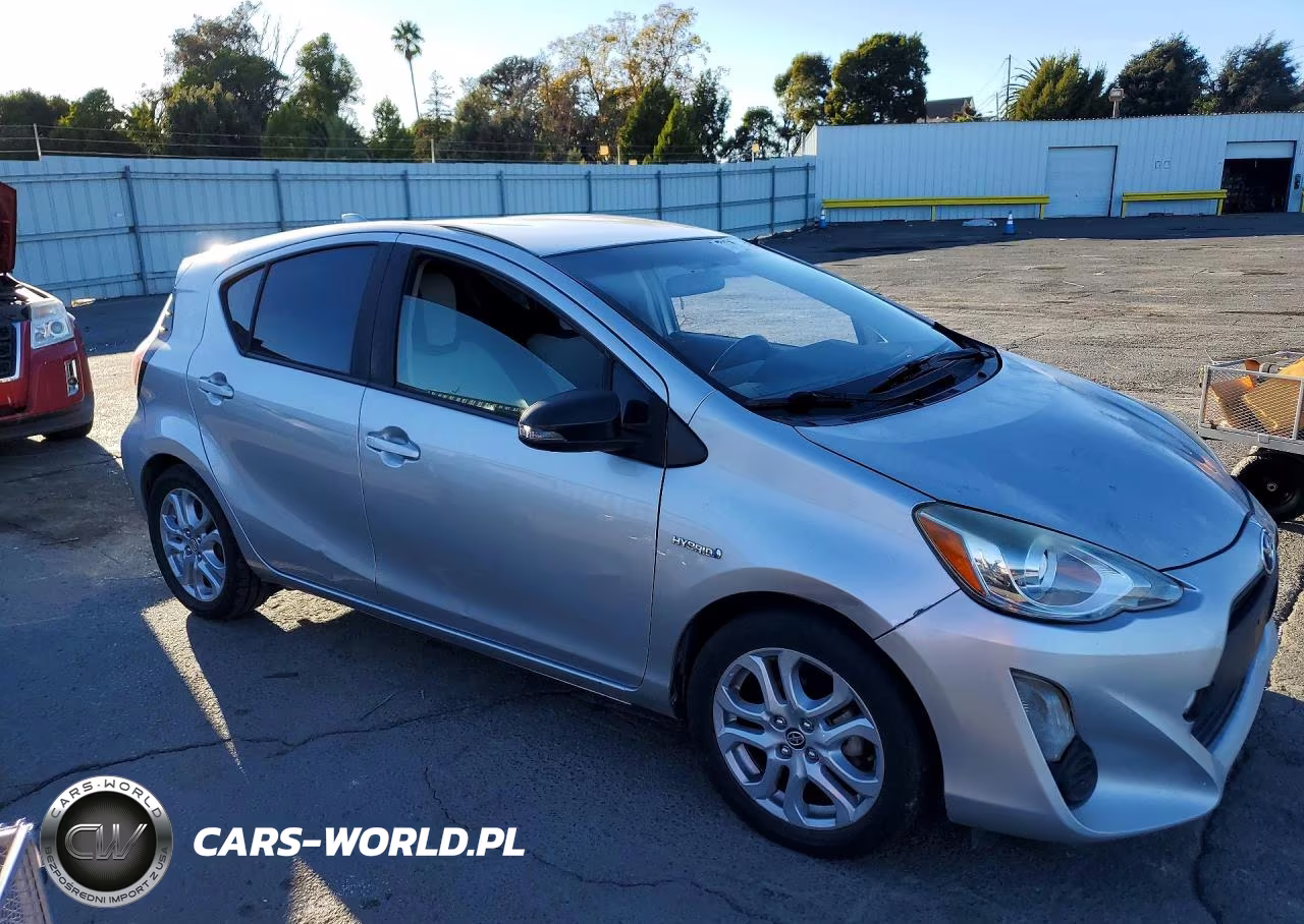 2015 Toyota Prius C One VIN:JTDKDTB32F1584524 - 4
