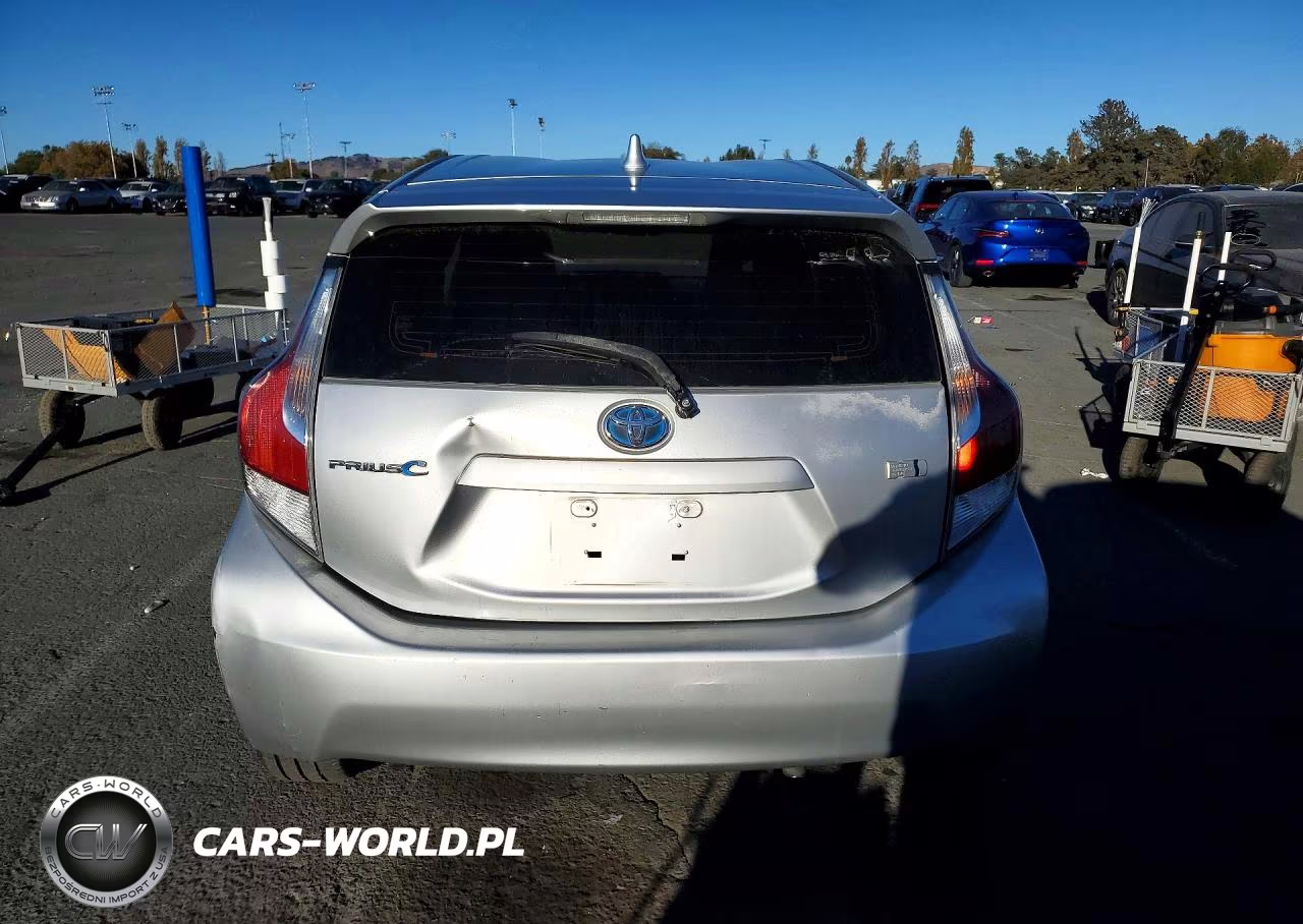 2015 Toyota Prius C One VIN:JTDKDTB32F1584524 - 6