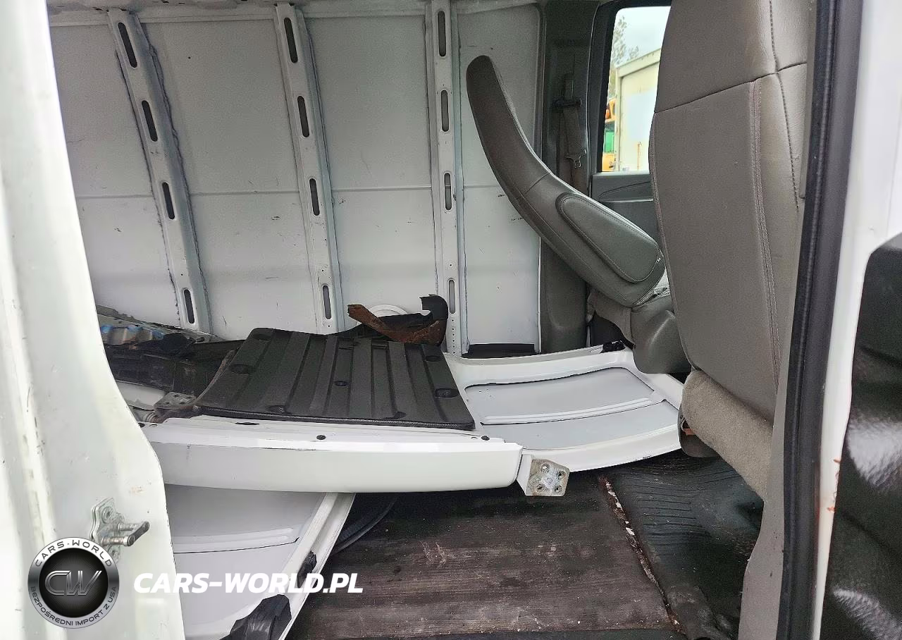 2018 GMC Savana 2500 Cargo Delivery Van VIN:1GTW7AFP7J1309850 - 11