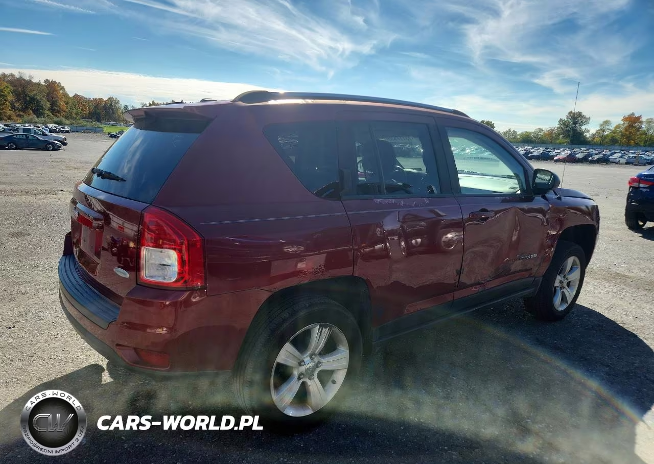 2012 Jeep Compass Latitude VIN:1C4NJDEB0CD604567 - 3