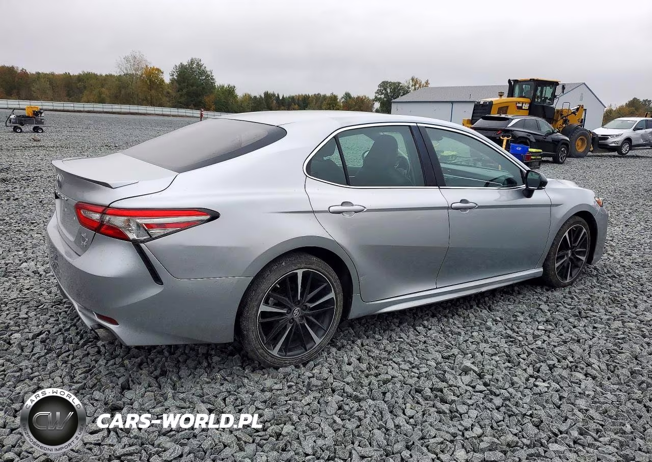 2018 Toyota Camry Se VIN:4T1B11HK3JU617240 - 3