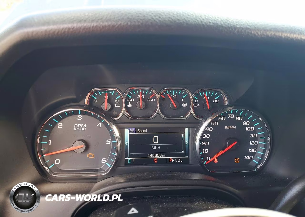2019 Chevrolet Suburban Lt VIN:1GNSKHKC3KR170559 - 9