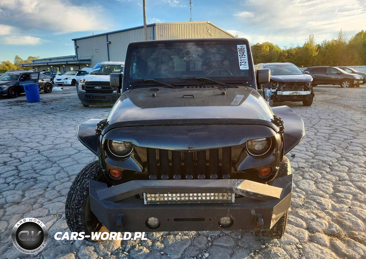 2013 Jeep Wrangler Unlimited Sahara VIN:1C4BJWEG8DL666266 - 5
