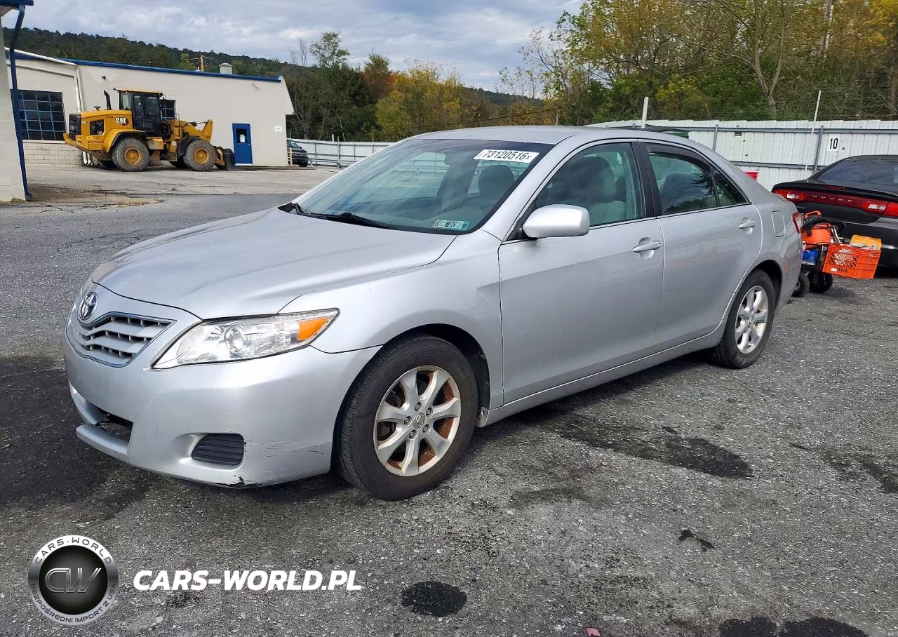 2011 Toyota Camry Le – zdjęcie 1 z 12