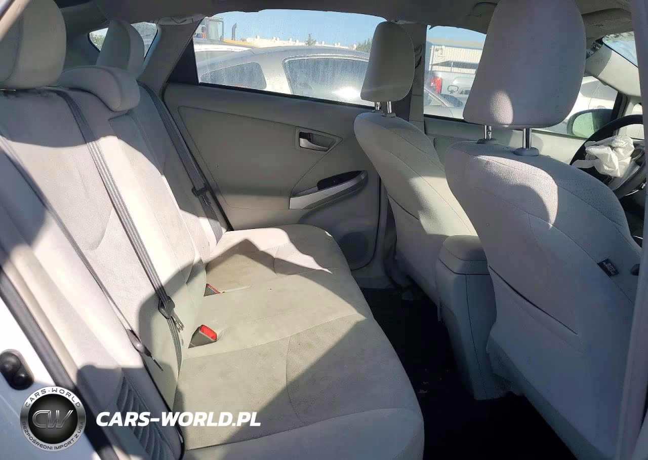 2015 Toyota Prius Two VIN:JTDKN3DU2F1915394 - 10