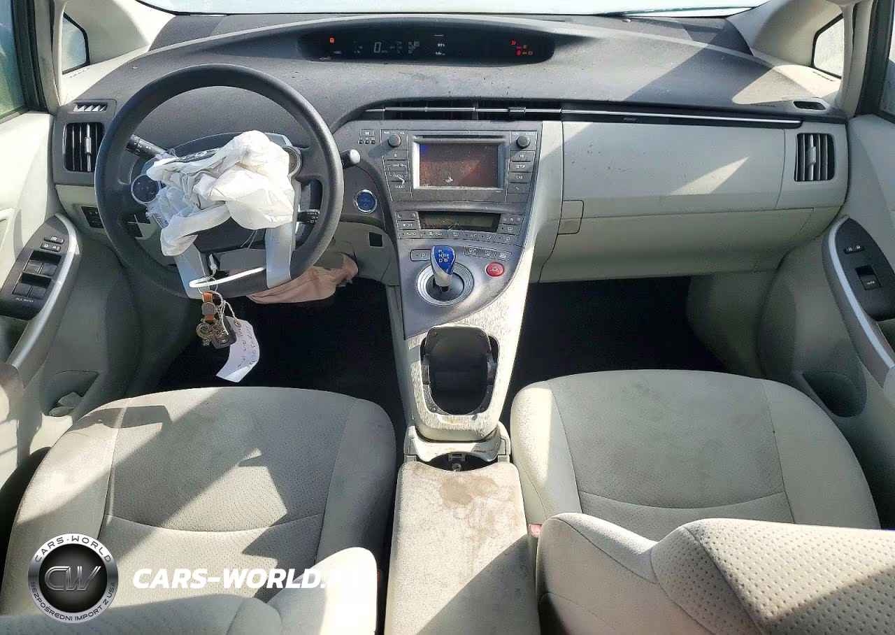 2015 Toyota Prius Two VIN:JTDKN3DU2F1915394 - 8