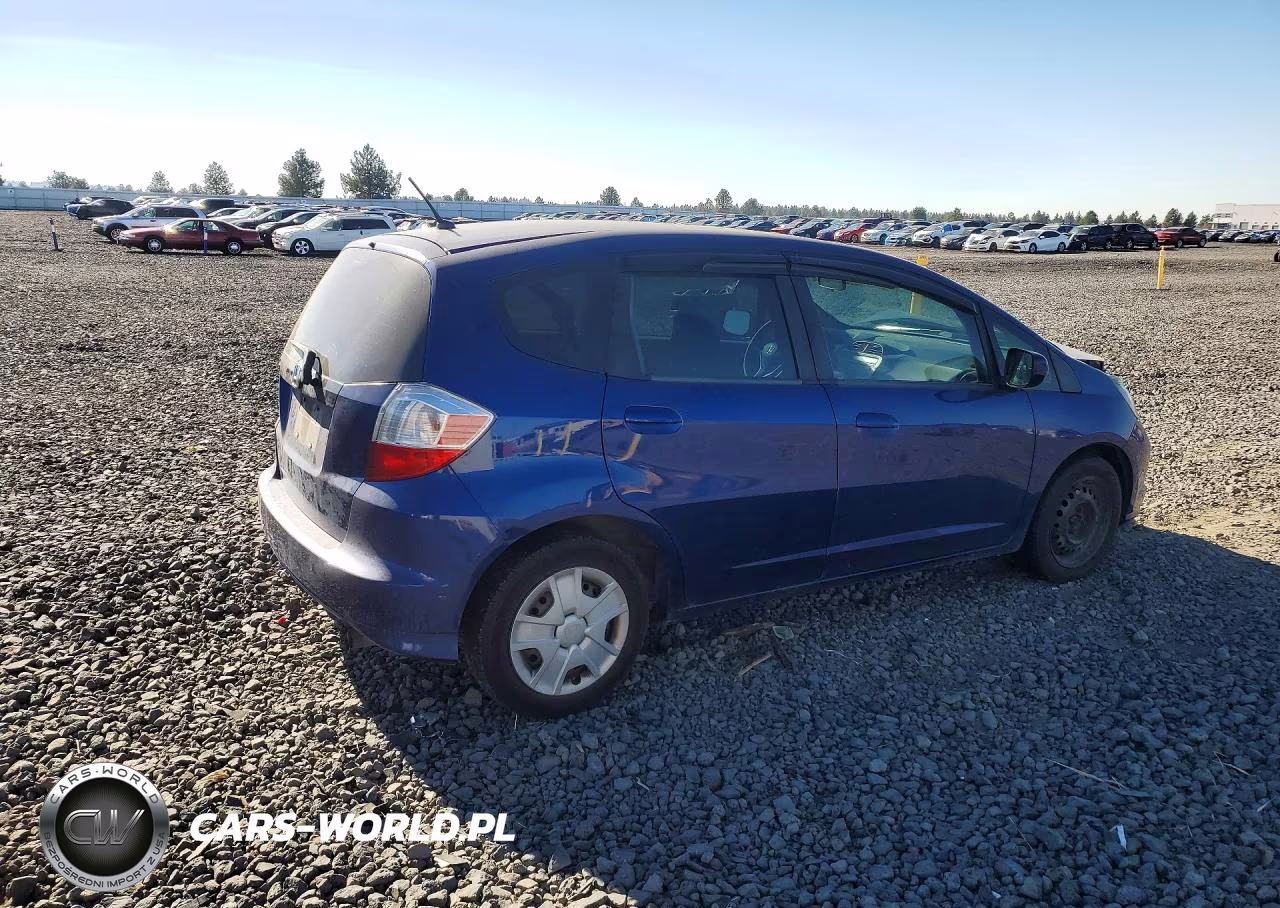 2013 Honda Fit VIN:JHMGE8H32DC034067 - 3
