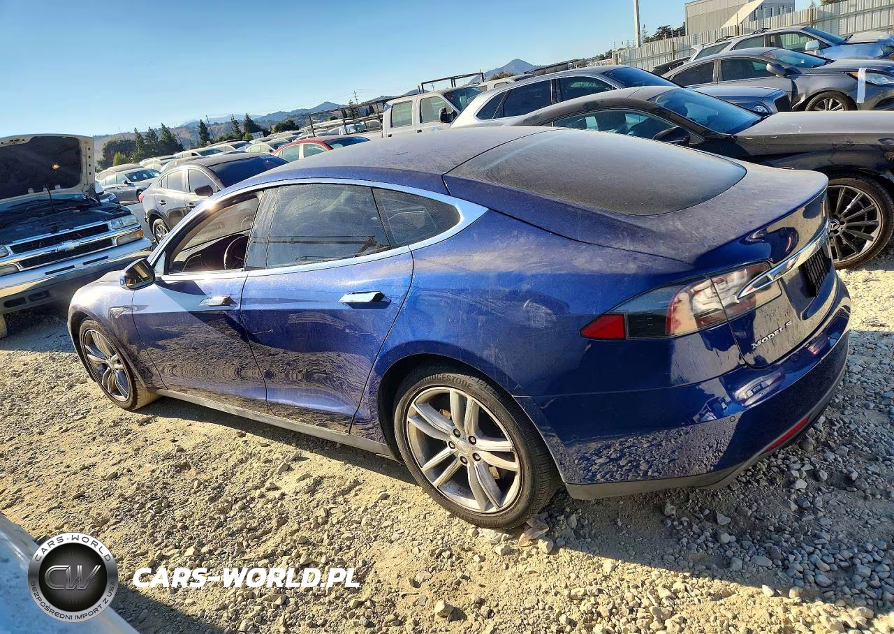 2015 Tesla Model S VIN:5YJSA1E18FF105165 - 2