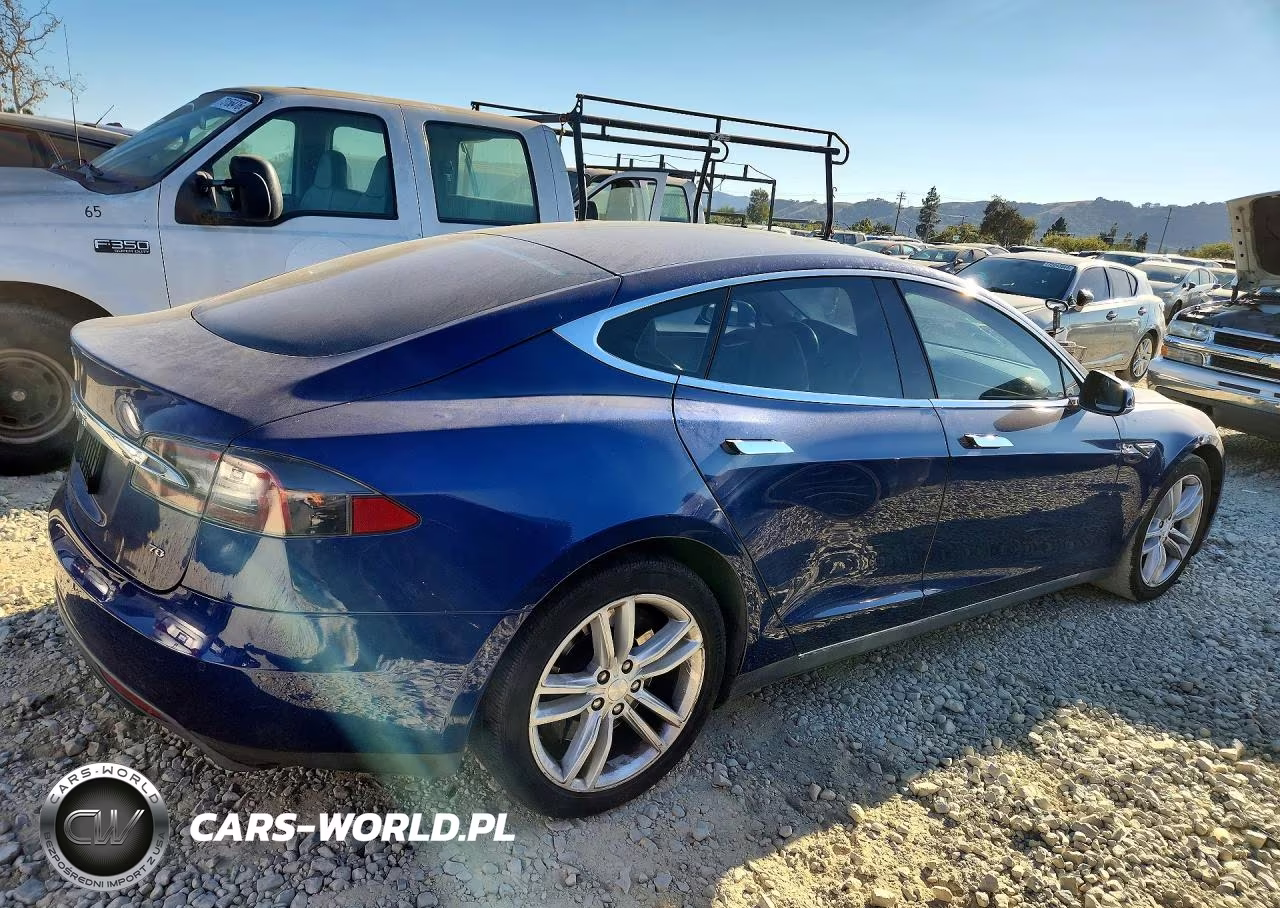 2015 Tesla Model S VIN:5YJSA1E18FF105165 - 3