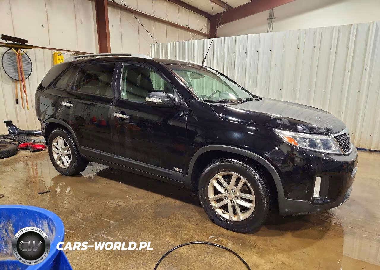 2014 Kia Sorento Lx VIN:5XYKTCA64EG445153 - 4