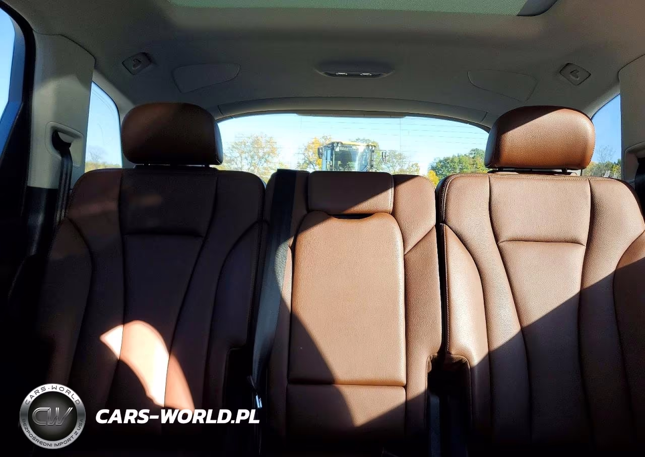 2018 Audi Q7 Premium Plus VIN:WA1LAAF78JD045051 - 10
