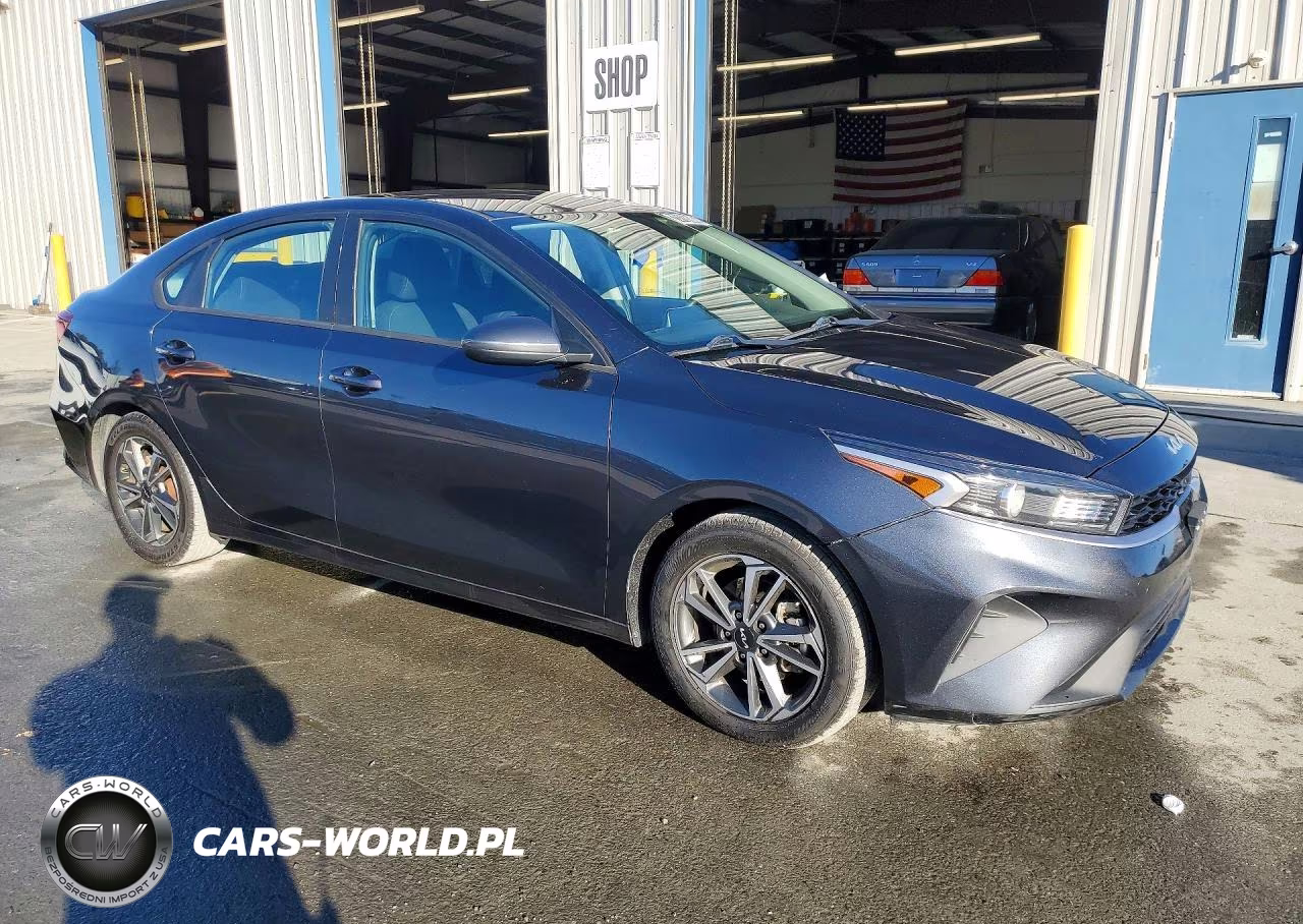 2023 Kia Forte Lxs VIN:3KPF24AD9PE552711 - 4