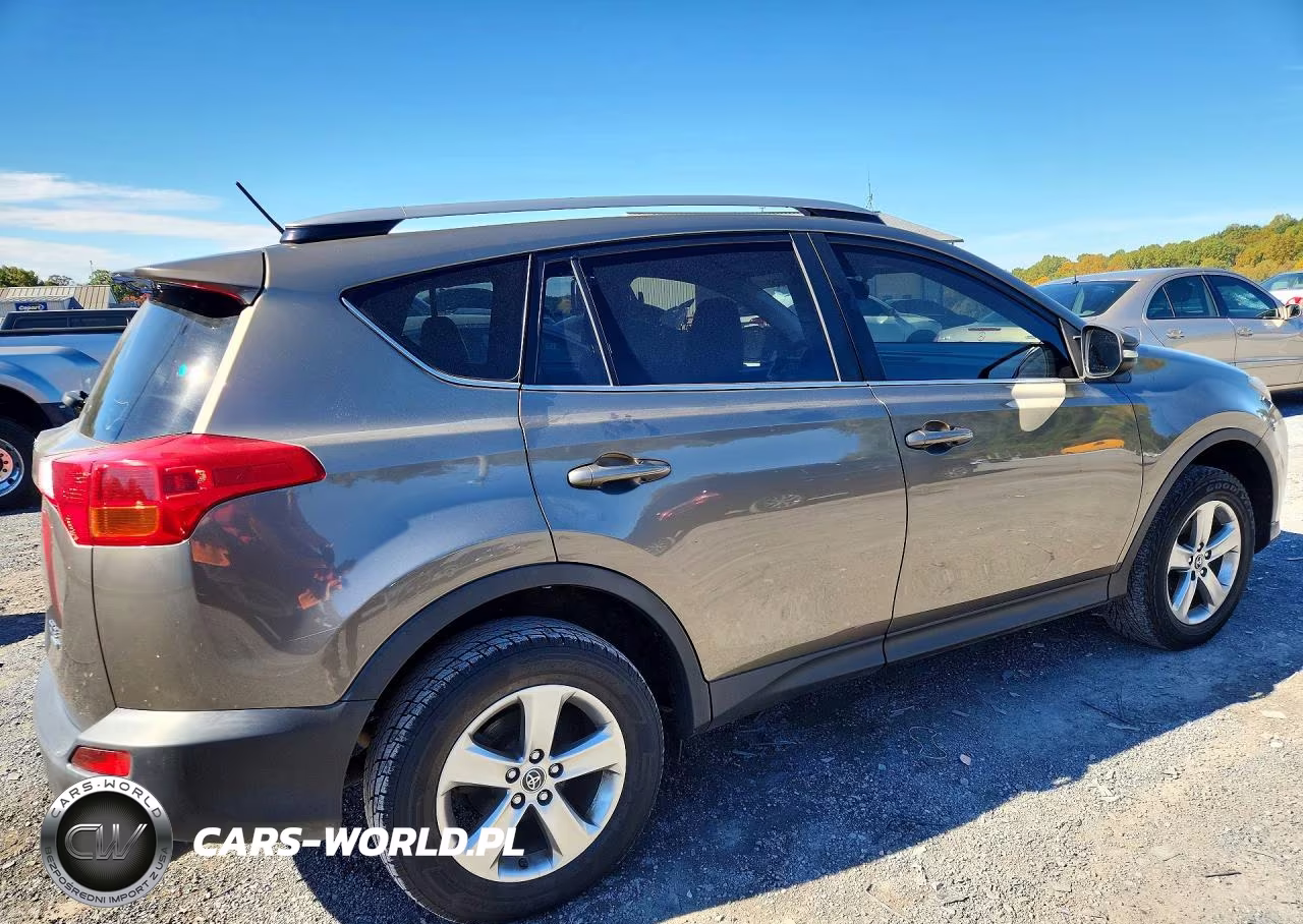 2015 Toyota Rav4 Xle VIN:JTMRFREV1FD157701 - 3