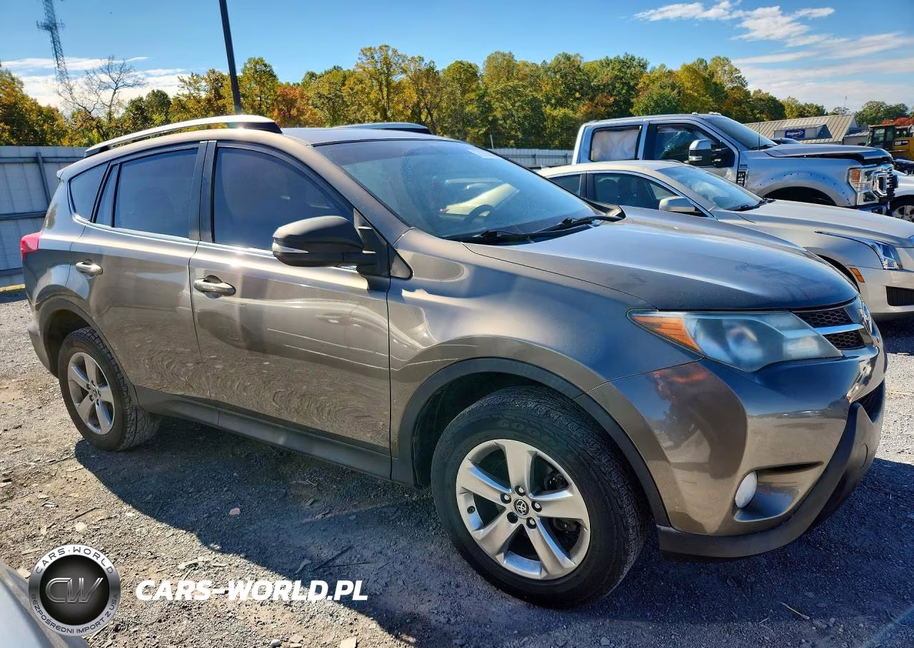 2015 Toyota Rav4 Xle VIN:JTMRFREV1FD157701 - 4
