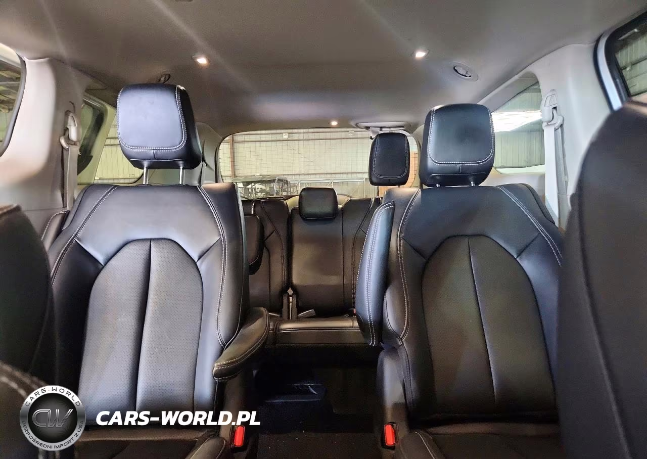 2024 Chrysler Pacifica Hybrid Select VIN:2C4RC1S78RR198716 - 10