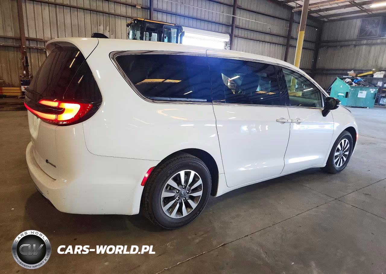 2024 Chrysler Pacifica Hybrid Select VIN:2C4RC1S78RR198716 - 3