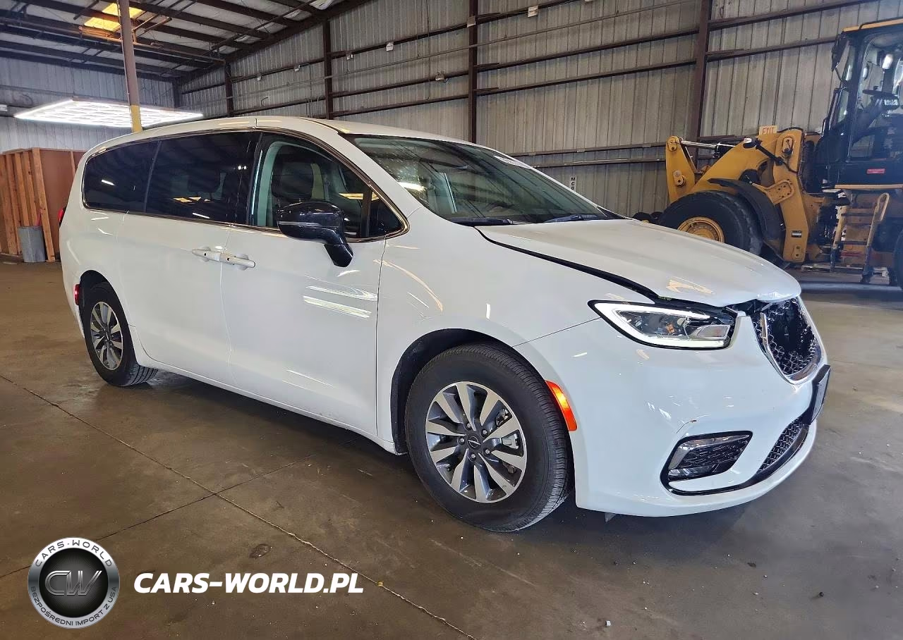 2024 Chrysler Pacifica Hybrid Select VIN:2C4RC1S78RR198716 - 4