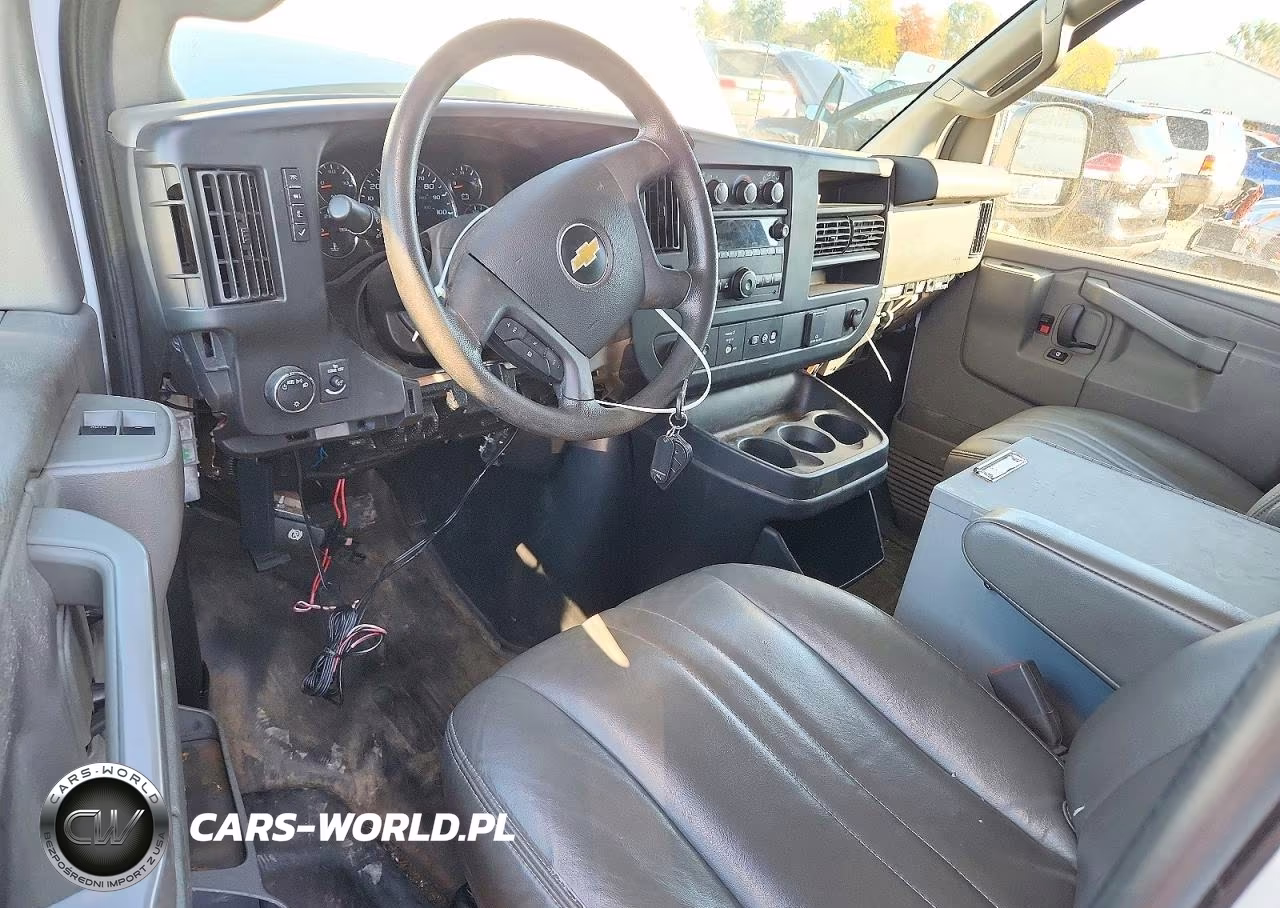 2019 Chevrolet Express G2500 VIN:1GCWGAFG8K1207815 - 8