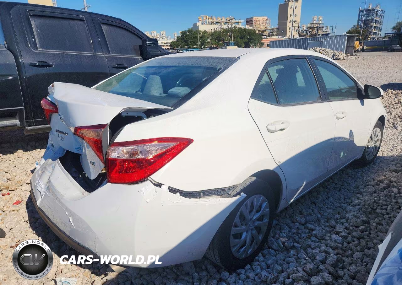 2019 Toyota Corolla Le VIN:5YFBURHE1KP860600 - 3