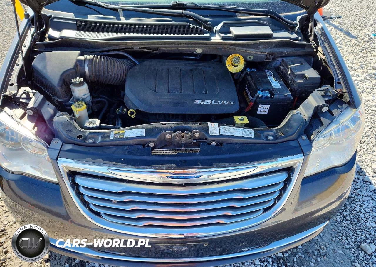 2015 Chrysler Town & Country Touring VIN:2C4RC1BG9FR589353 - 12