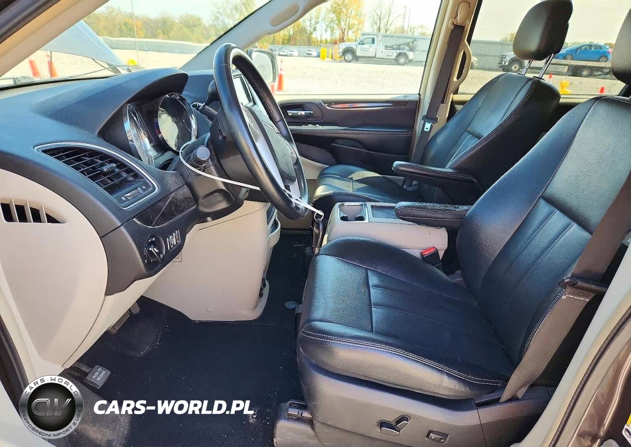 2015 Chrysler Town & Country Touring VIN:2C4RC1BG9FR589353 - 7
