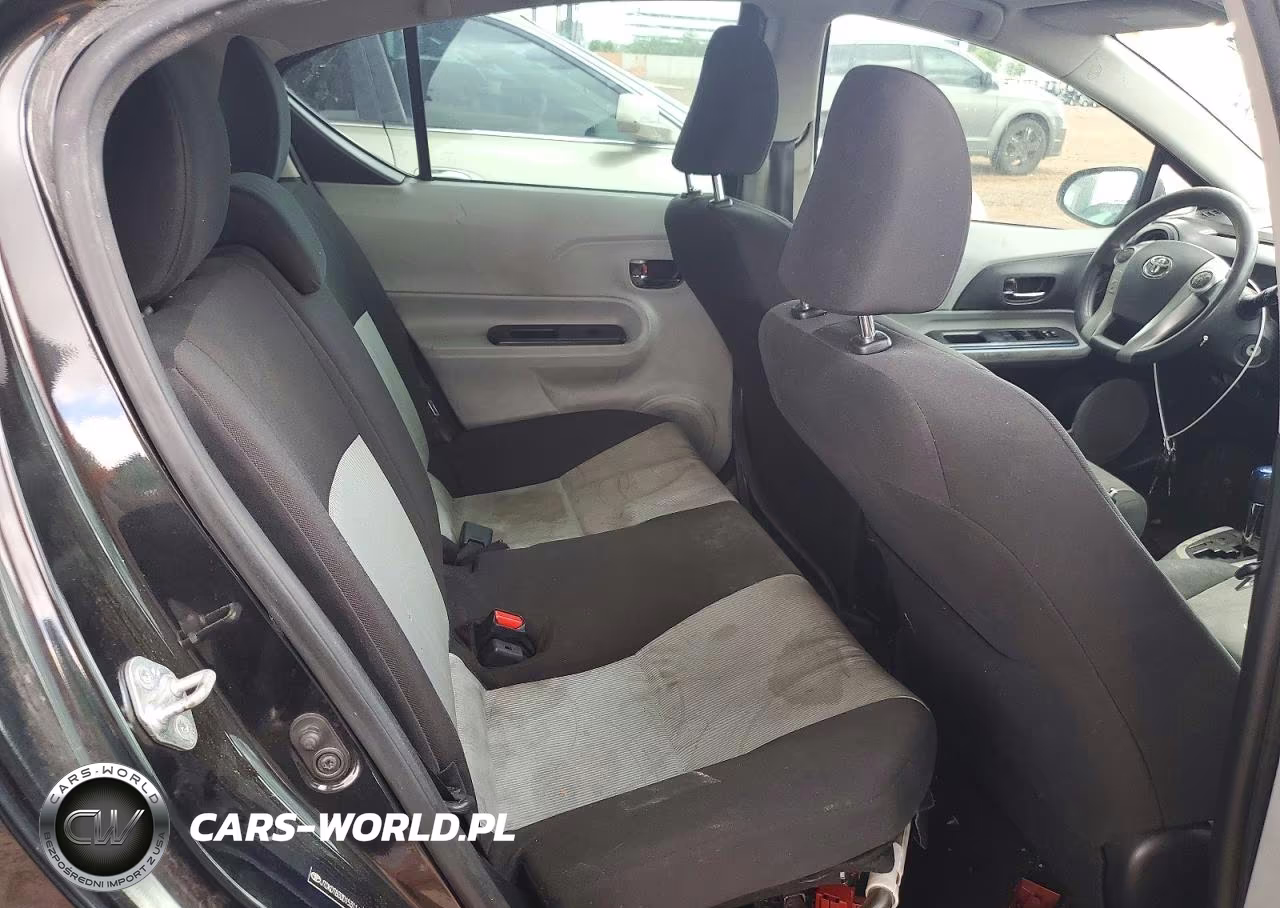 2013 Toyota Prius C Two VIN:JTDKDTB33D1531148 - 10