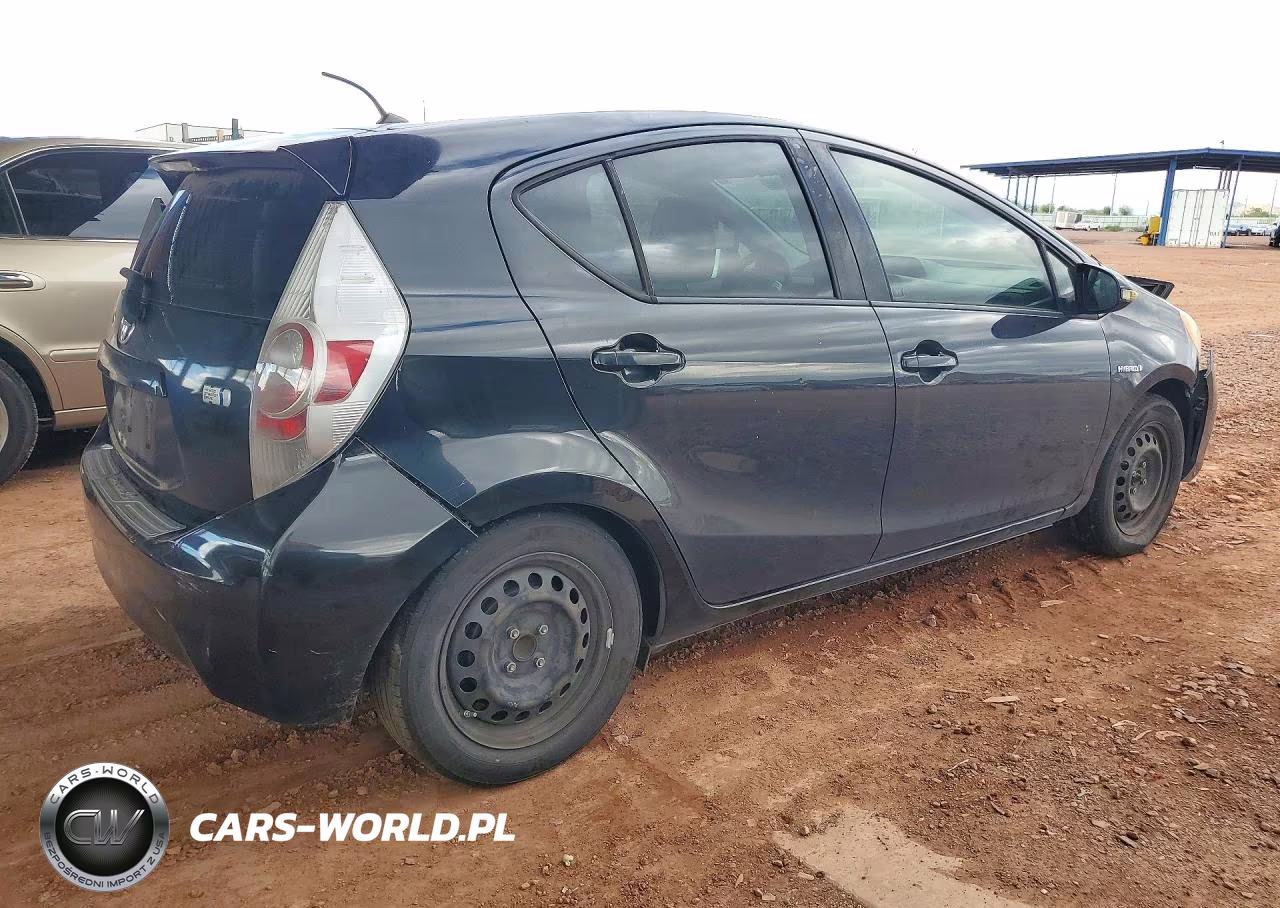 2013 Toyota Prius C Two VIN:JTDKDTB33D1531148 - 3