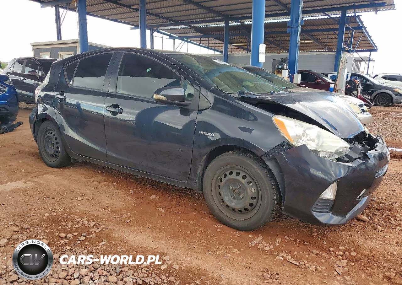 2013 Toyota Prius C Two VIN:JTDKDTB33D1531148 - 4