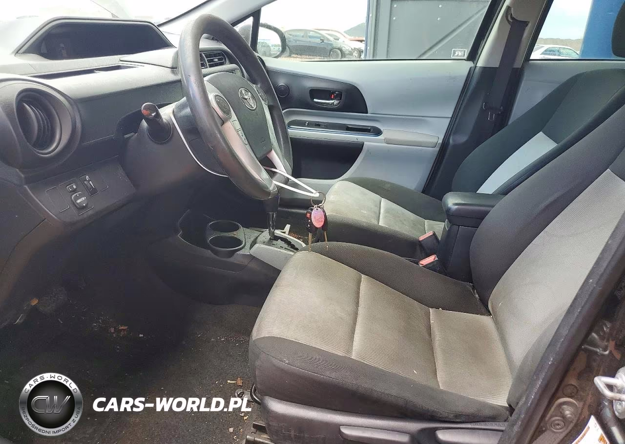 2013 Toyota Prius C Two VIN:JTDKDTB33D1531148 - 7